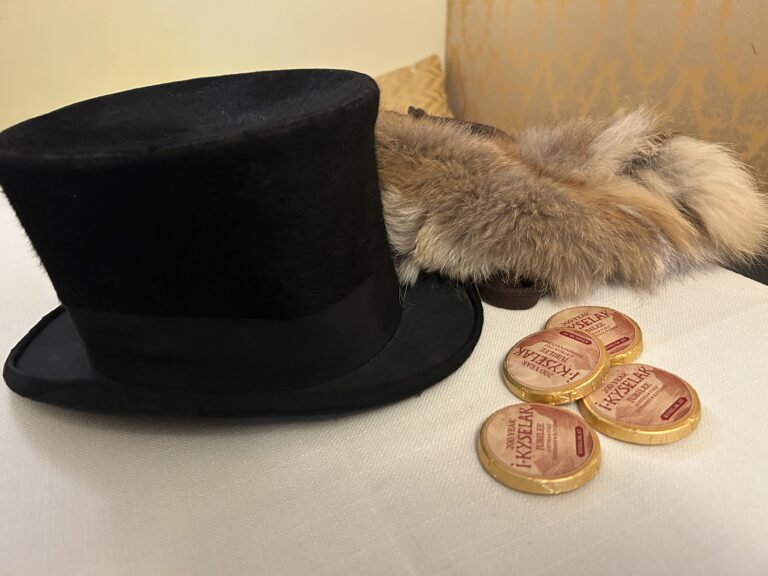 Zylinder, Pelz und KYSELAK Schokotaler!