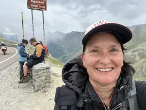 Timmelsjoch, im Vordergrund die Projektleiterin