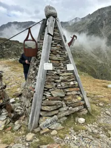 Timmelsjoch -temporäres Denkmal für KYSELAK!
